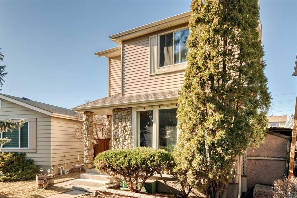 44 Erin Croft Green SE, Calgary — photo 3 of 17