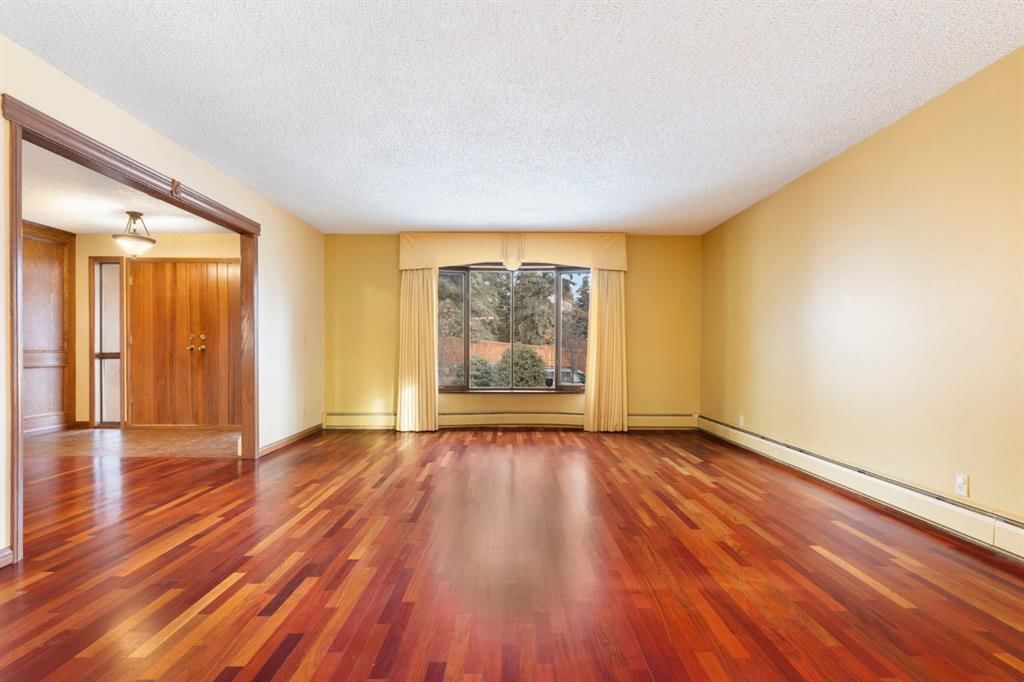 39 Coach Gate Way SW, Calgary — photo 4 of 50