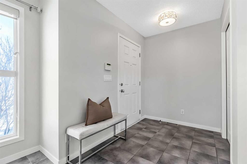 6 Autumn Green SE, Calgary — photo 2 of 49