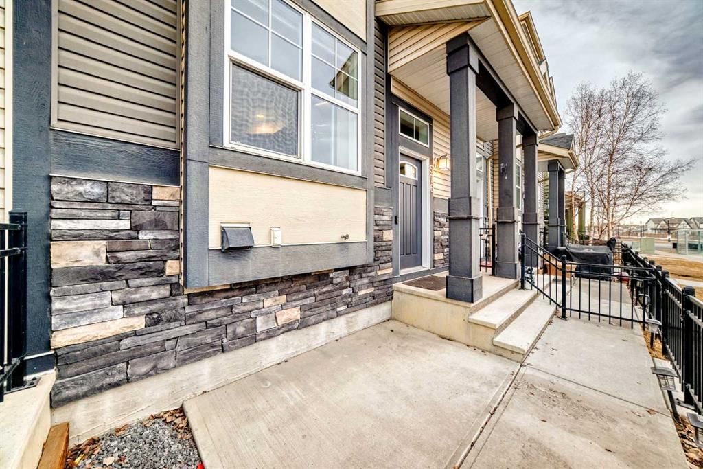 576 Mckenzie Towne Drive SE, Calgary — photo 2 of 50