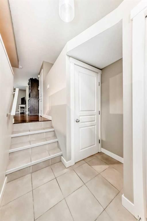 576 Mckenzie Towne Drive SE, Calgary — photo 4 of 50