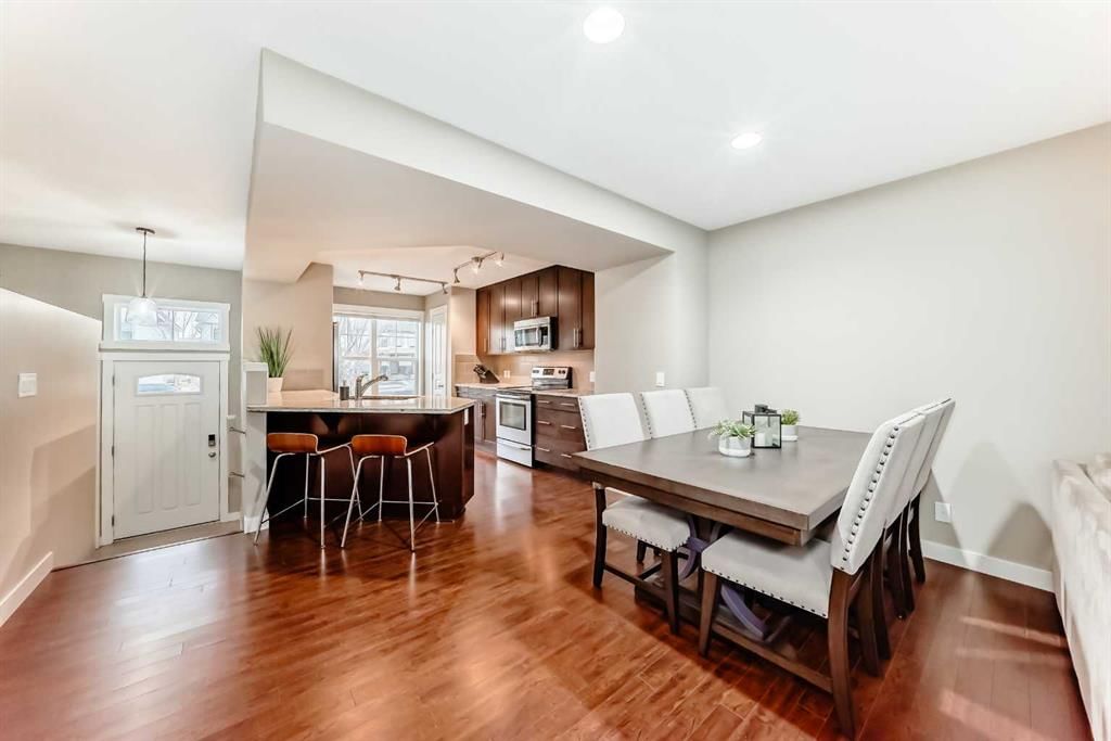 576 Mckenzie Towne Drive SE, Calgary — photo 5 of 50
