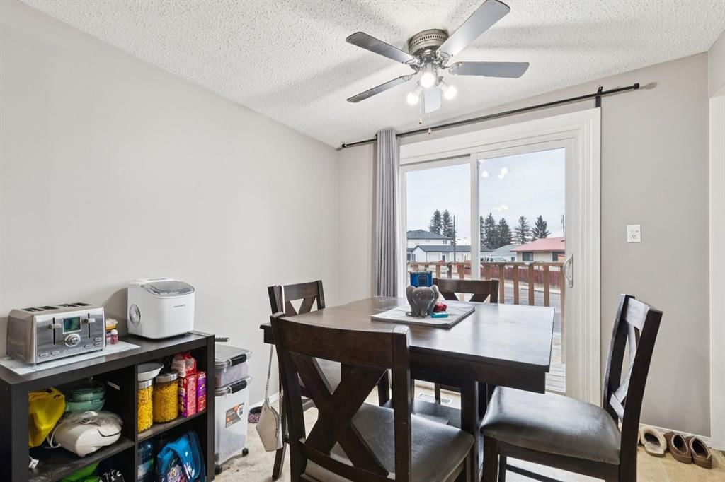 157 Penbrooke Close SE, Calgary — photo 5 of 28