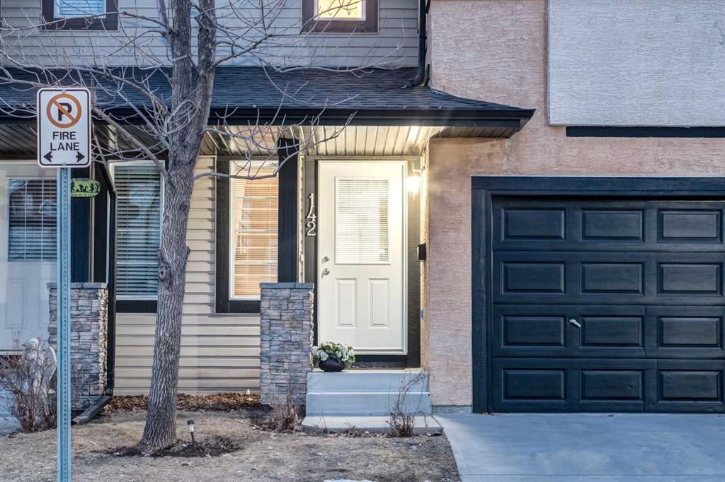 142 EVERSYDE Common SW, Calgary — photo 2 of 46