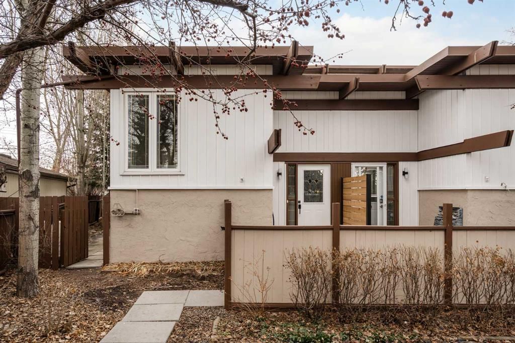 15 A Arlington Bay SE, Calgary — main listing photo