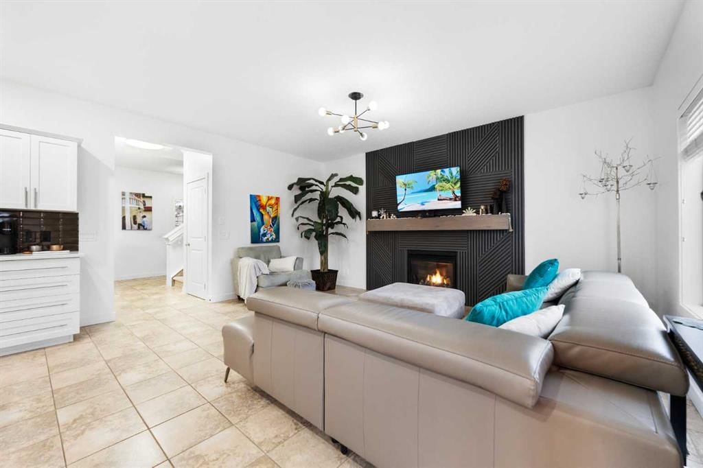 46 Autumn Circle SE, Calgary — photo 3 of 50