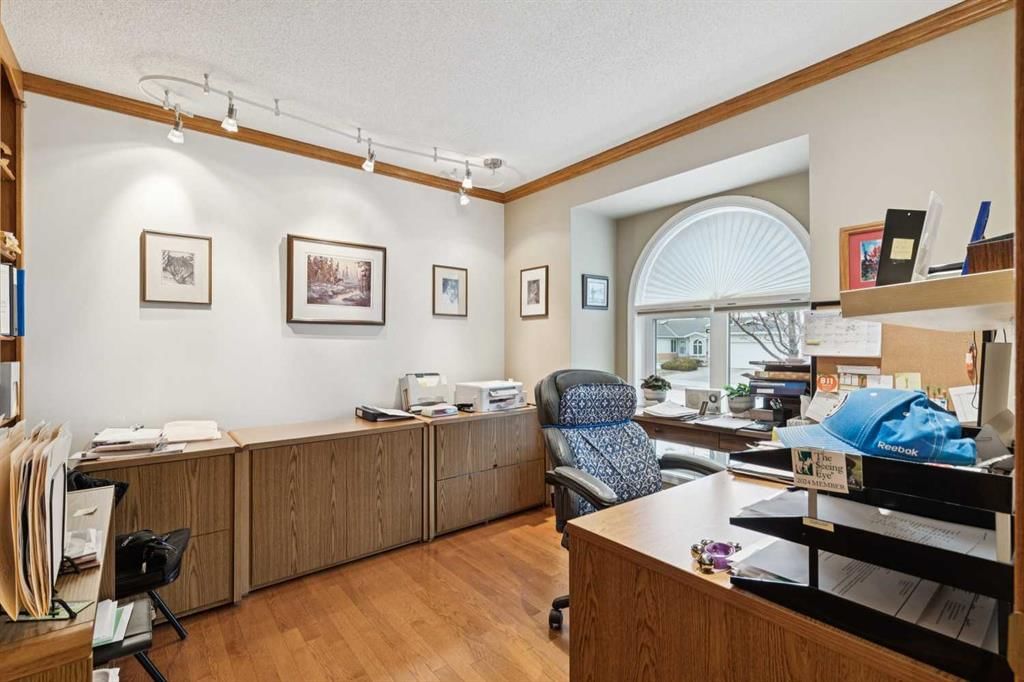 1025 Shawnee Road SW, Calgary — photo 3 of 45