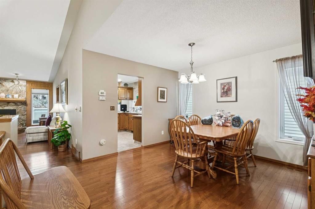 1025 Shawnee Road SW, Calgary — photo 4 of 45