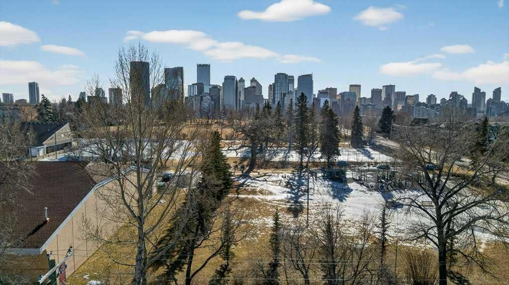 327 12 Avenue NW, Calgary — photo 5 of 50