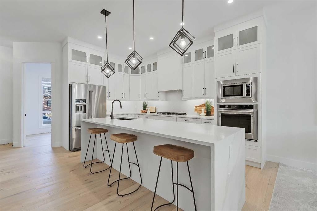 911 22 Avenue NW, Calgary — photo 2 of 50