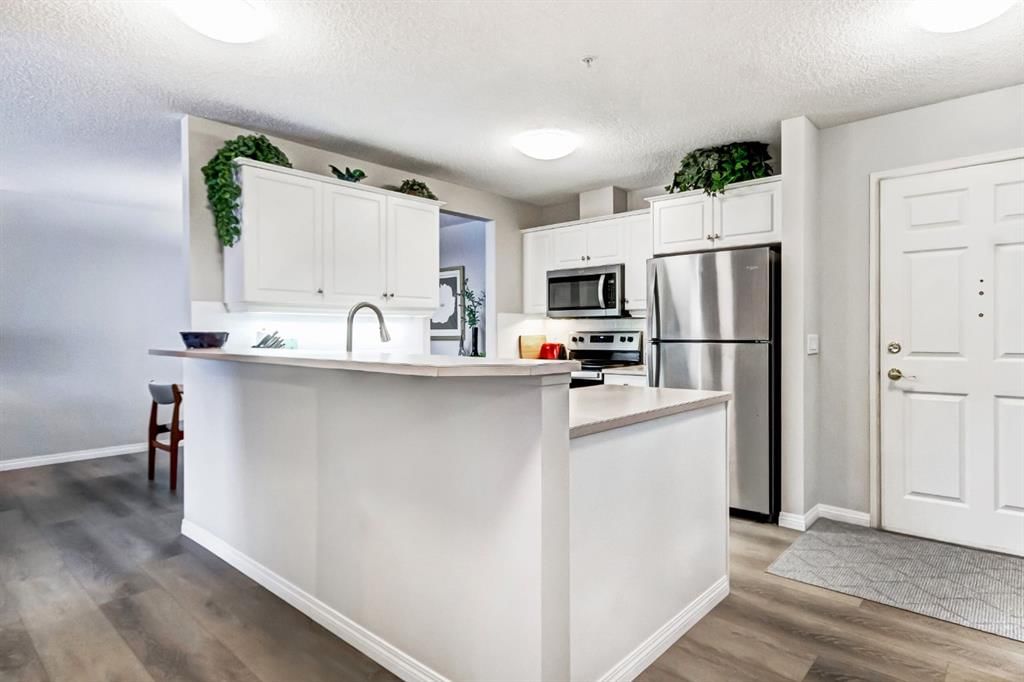 203, 2144 Paliswood Road SW, Calgary — photo 3 of 30