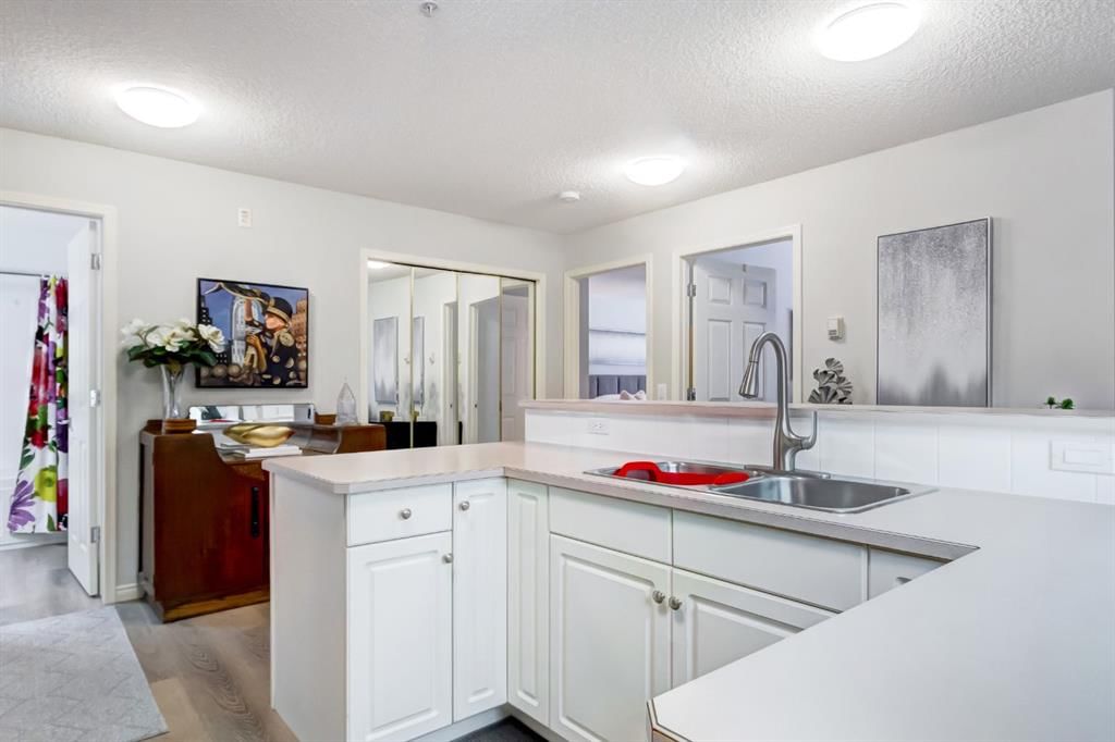 203, 2144 Paliswood Road SW, Calgary — photo 4 of 30