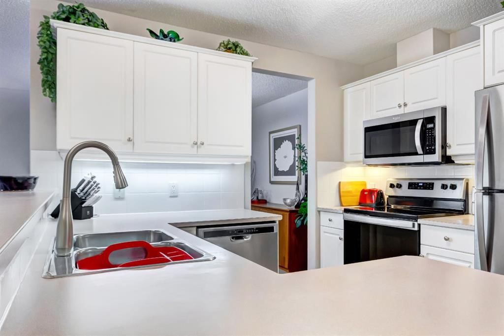203, 2144 Paliswood Road SW, Calgary — photo 5 of 30
