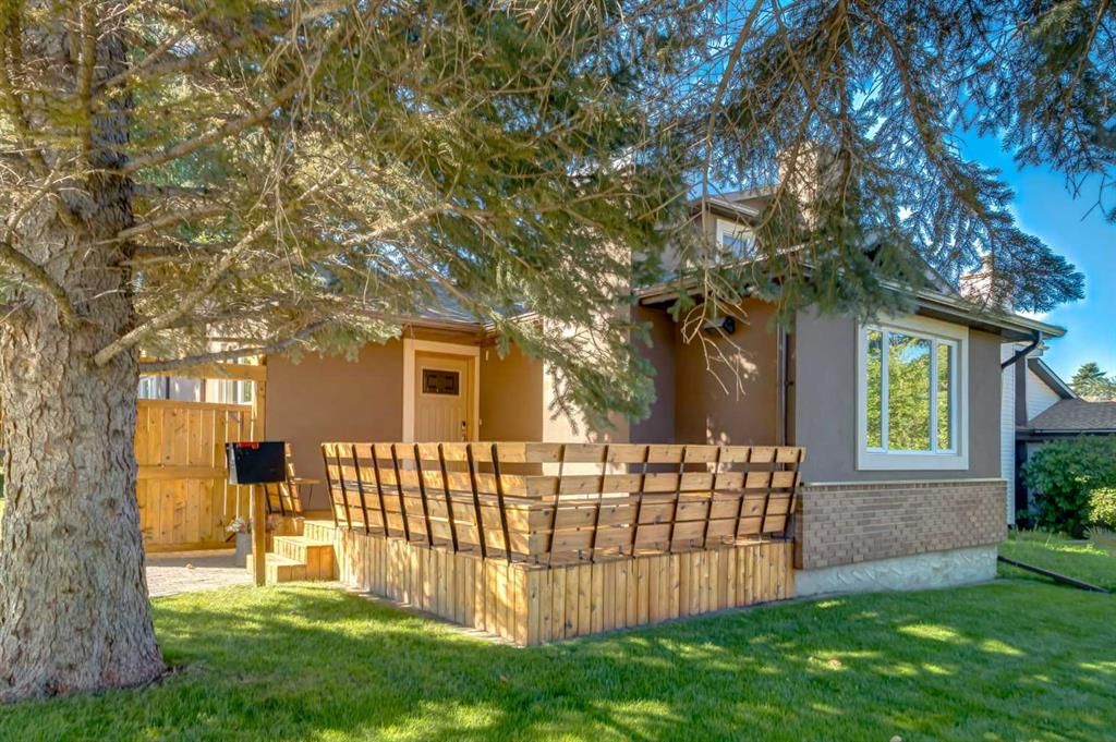 5001 30 Avenue SW, Calgary — main listing photo