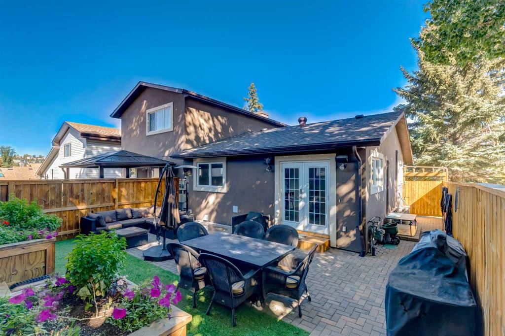 5001 30 Avenue SW, Calgary — photo 2 of 25