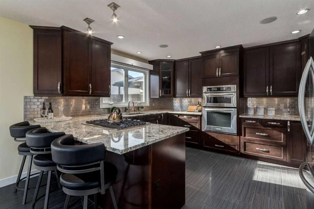 5001 30 Avenue SW, Calgary — photo 5 of 25