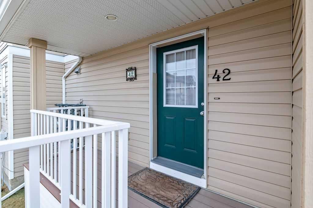 42 Royal Birch Mount NW, Calgary — photo 2 of 49