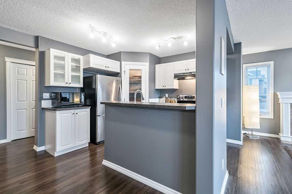 42 Royal Birch Mount NW, Calgary — photo 5 of 49