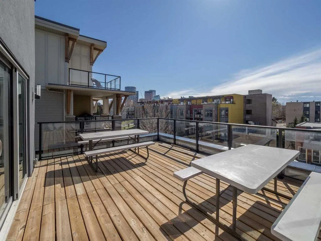 622 Edmonton Trail NE, Calgary — photo 4 of 6