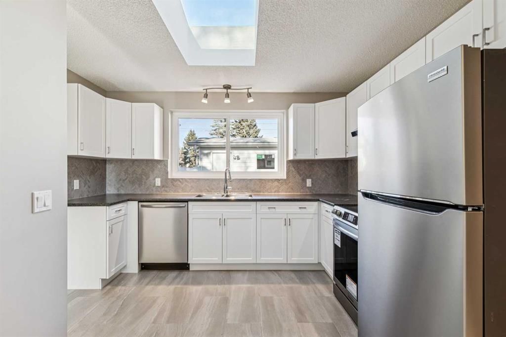 732 Seymour Avenue SW, Calgary — photo 5 of 18