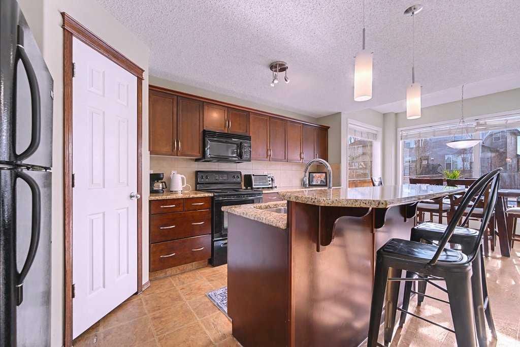 154 New Brighton Lane SE, Calgary — photo 5 of 46