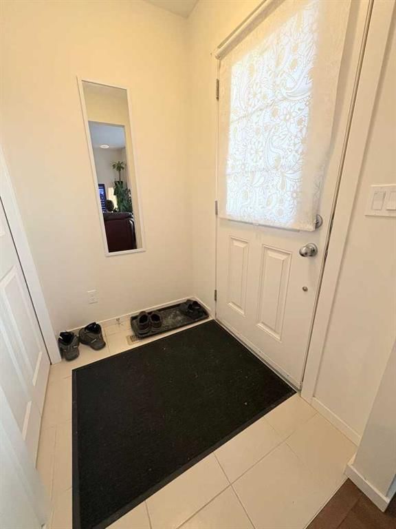 36 Evansborough Common NW, Calgary — photo 3 of 29