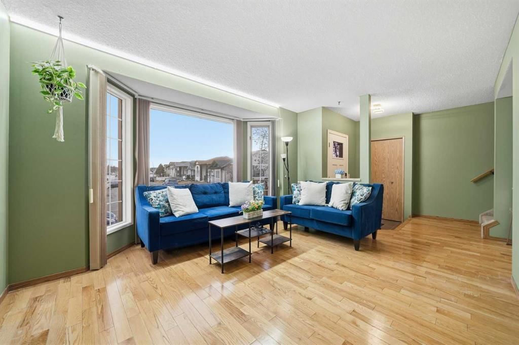 24 LAGUNA Close NE, Calgary — photo 4 of 29