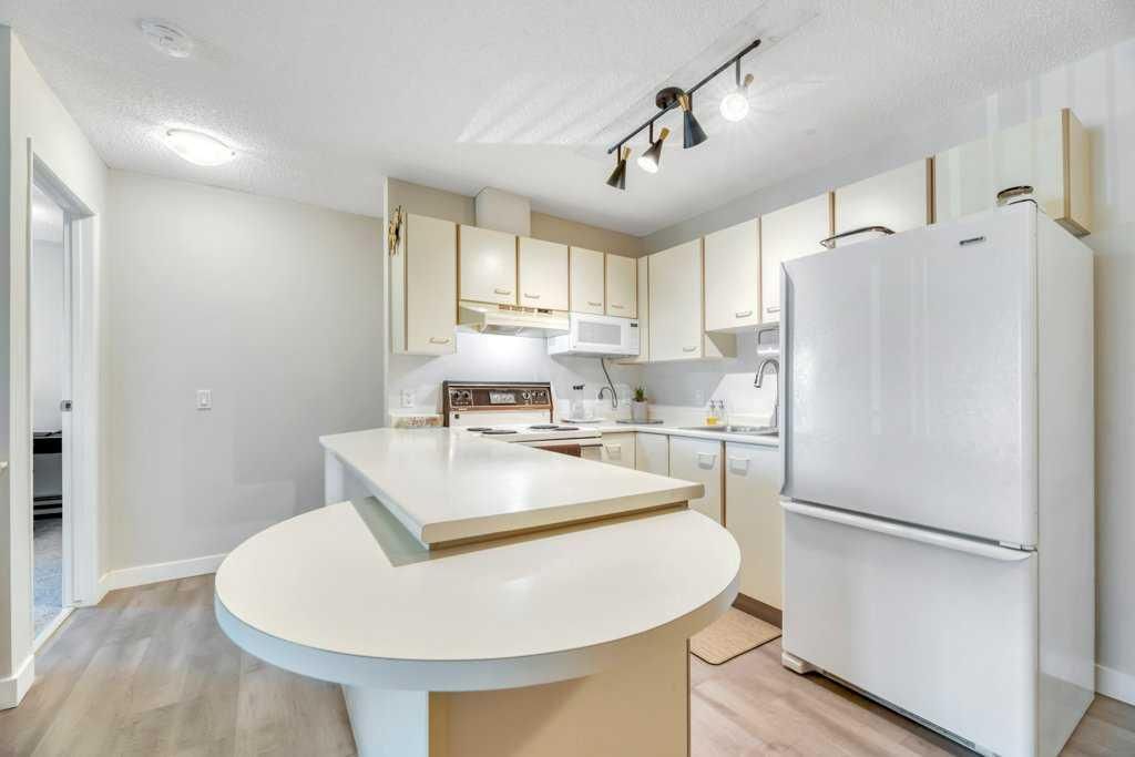 12, 3212 Edenwold Heights NW, Calgary — photo 5 of 40