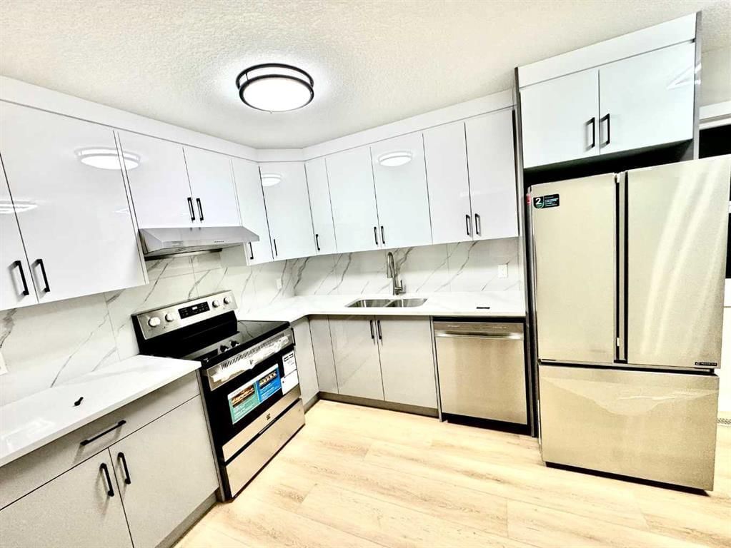 7616 27 Street SE, Calgary — photo 5 of 28
