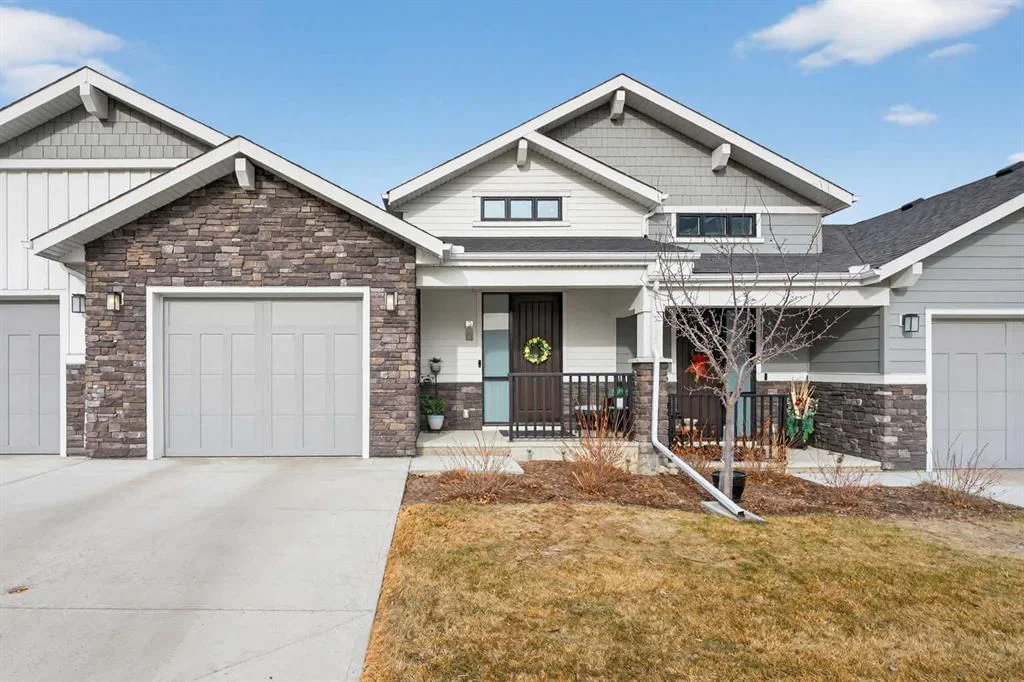 206 Crestridge Common SW, Calgary — main listing photo