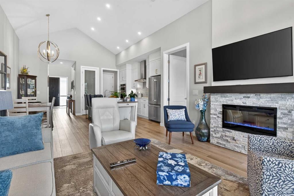 206 Crestridge Common SW, Calgary — photo 3 of 49