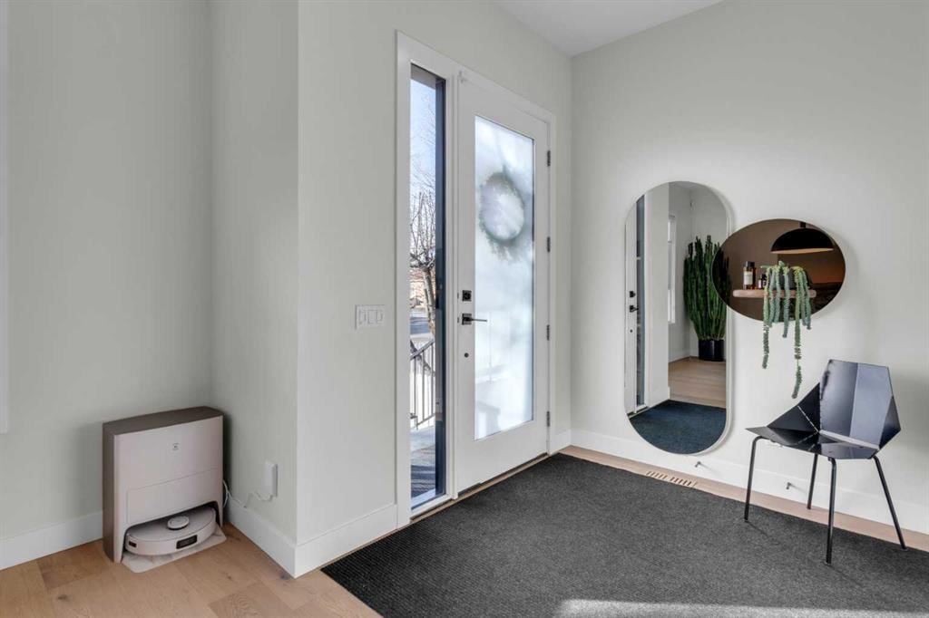 606 9 Avenue NE, Calgary — photo 2 of 49