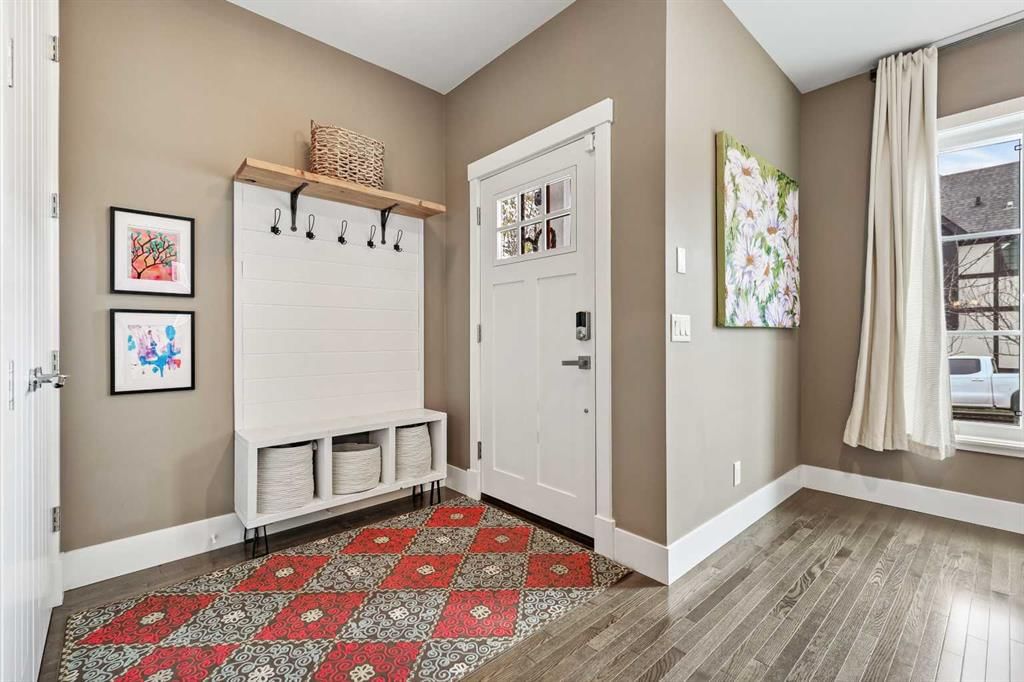 96 Beny-Sur-Mer Road SW, Calgary — photo 2 of 47