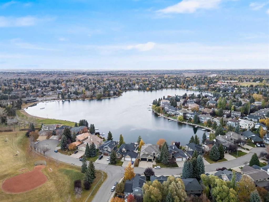 399 Sunlake Road SE, Calgary — photo 3 of 19