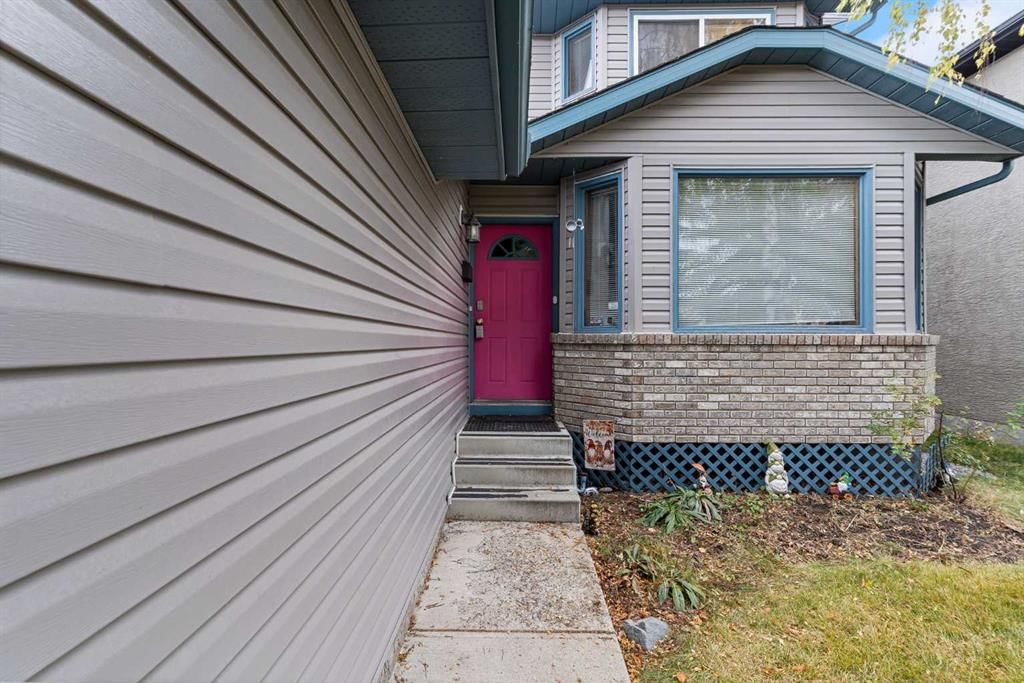 399 Sunlake Road SE, Calgary — photo 4 of 19