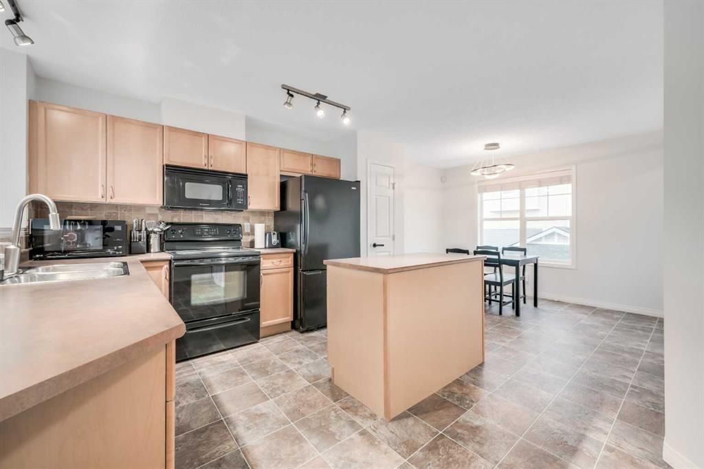 997 New Brighton Gardens SE, Calgary — photo 4 of 25
