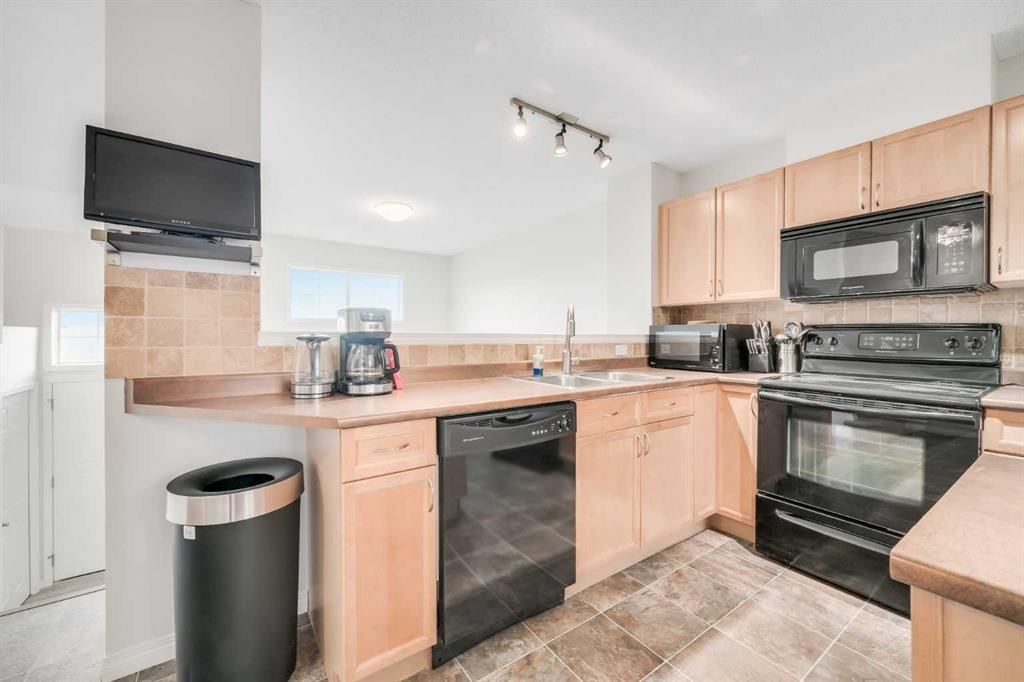 997 New Brighton Gardens SE, Calgary — photo 5 of 25