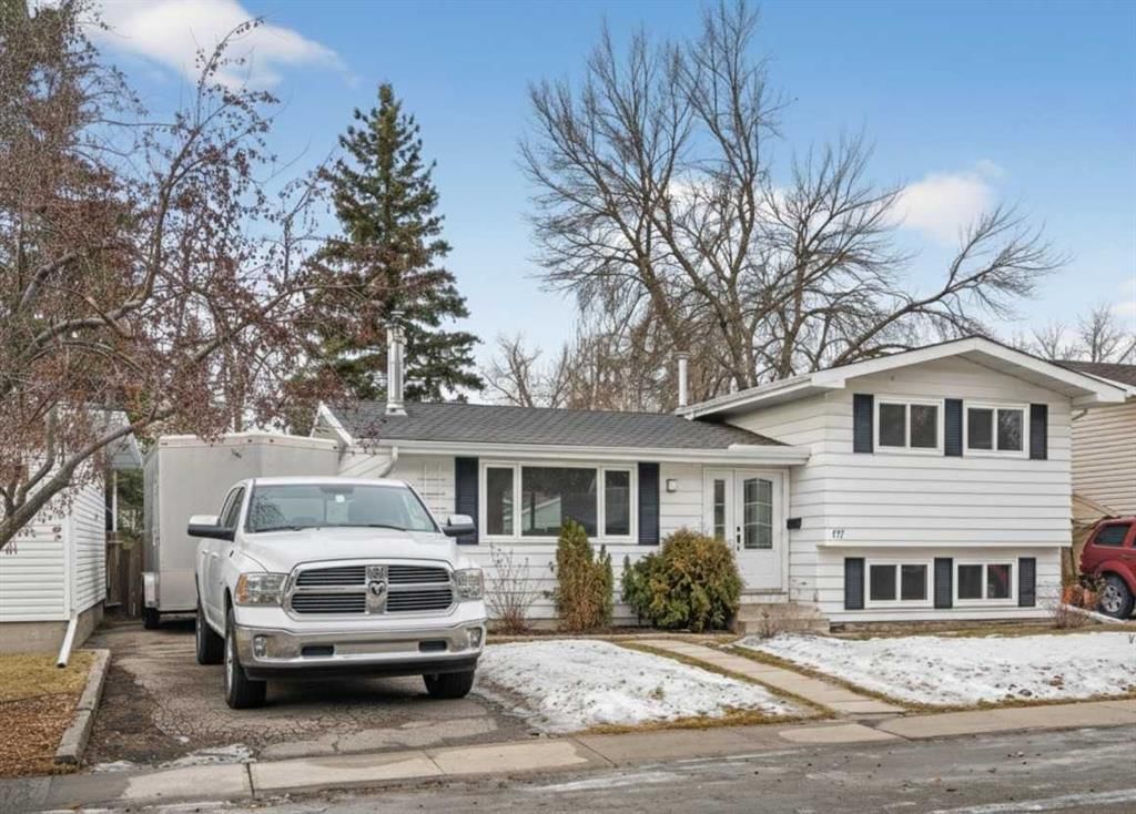 127 Lynnview Way SE, Calgary — photo 4 of 39