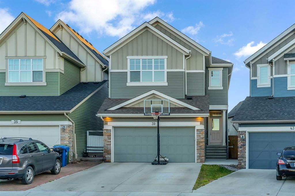 39 Savanna Way NE, Calgary — main listing photo