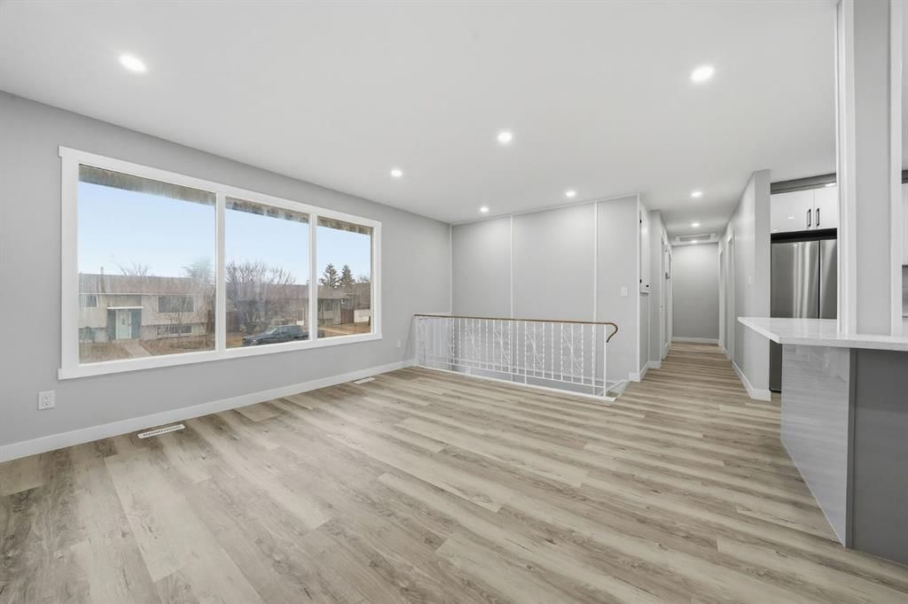 2309 50 Street NE, Calgary — photo 3 of 38