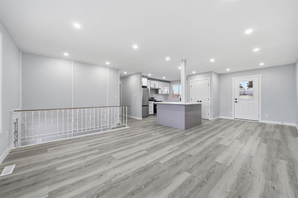 2309 50 Street NE, Calgary — photo 5 of 38