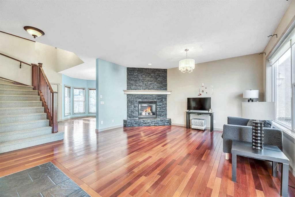 63 Discovery Ridge Circle SW, Calgary — photo 5 of 33