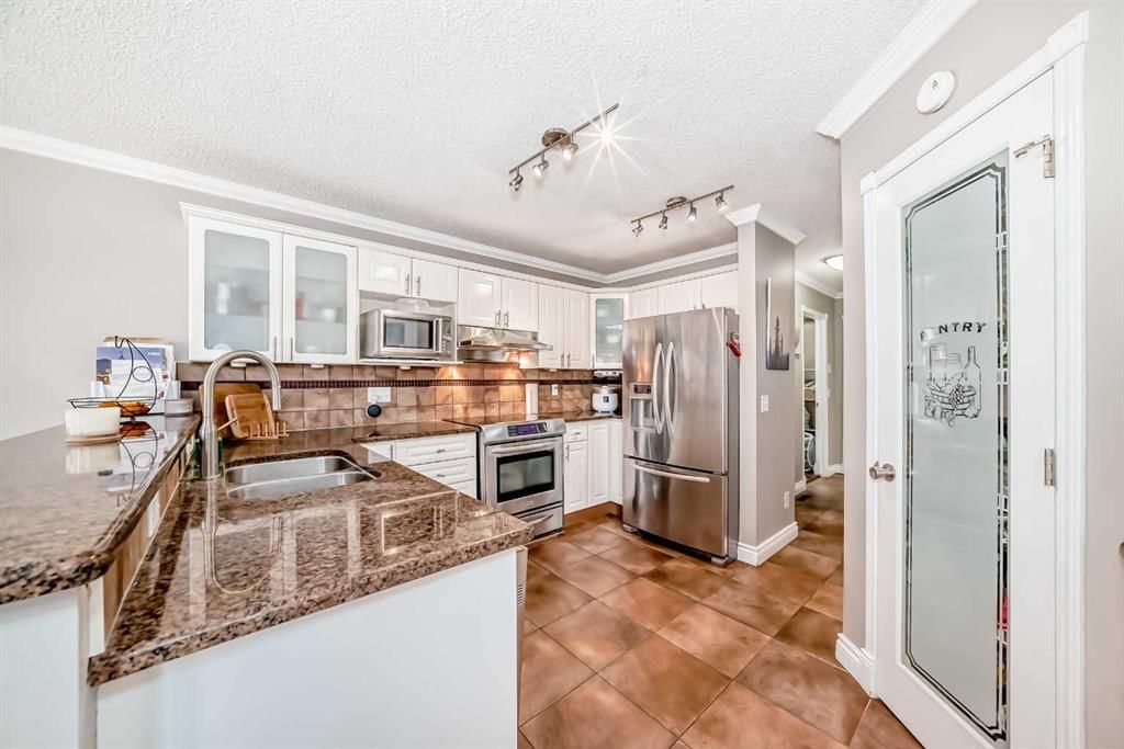 188 Hidden Ranch Crescent NW, Calgary — photo 5 of 47
