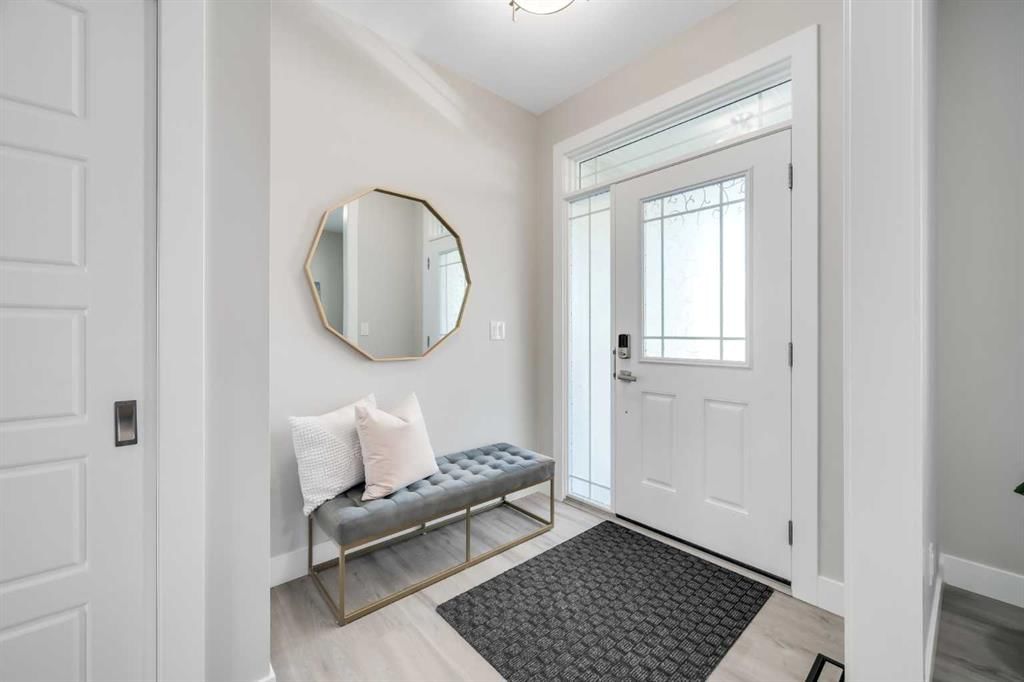 47 Yorkville Road SW, Calgary — photo 2 of 46