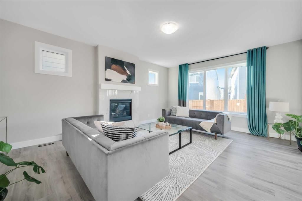 47 Yorkville Road SW, Calgary — photo 5 of 46