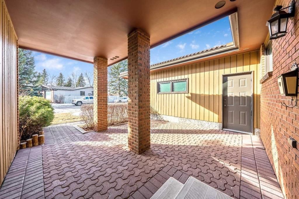 9536 Oakmount Drive SW, Calgary — photo 4 of 38
