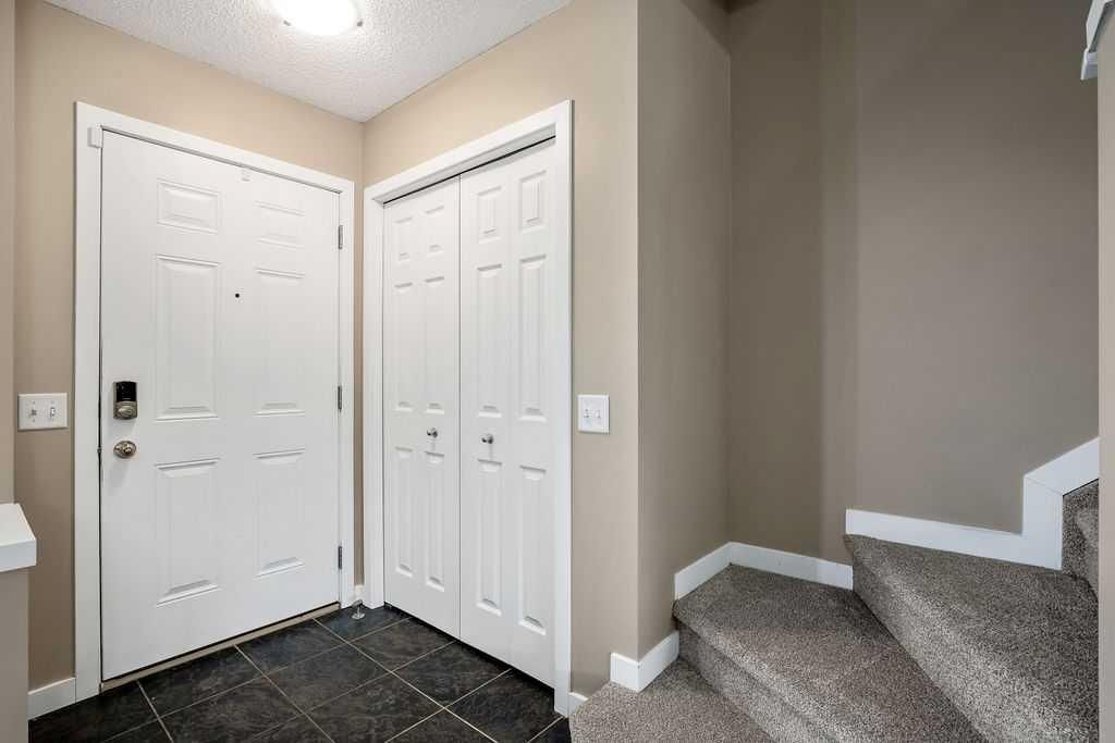230 Elgin Place SE, Calgary — photo 3 of 30