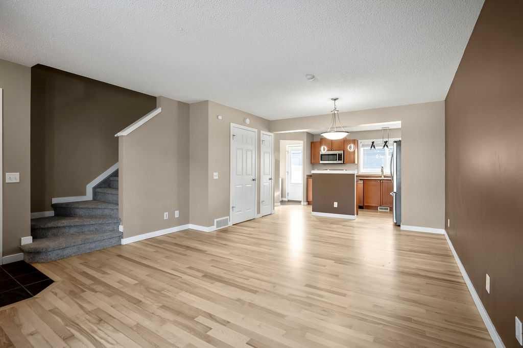 230 Elgin Place SE, Calgary — photo 5 of 30