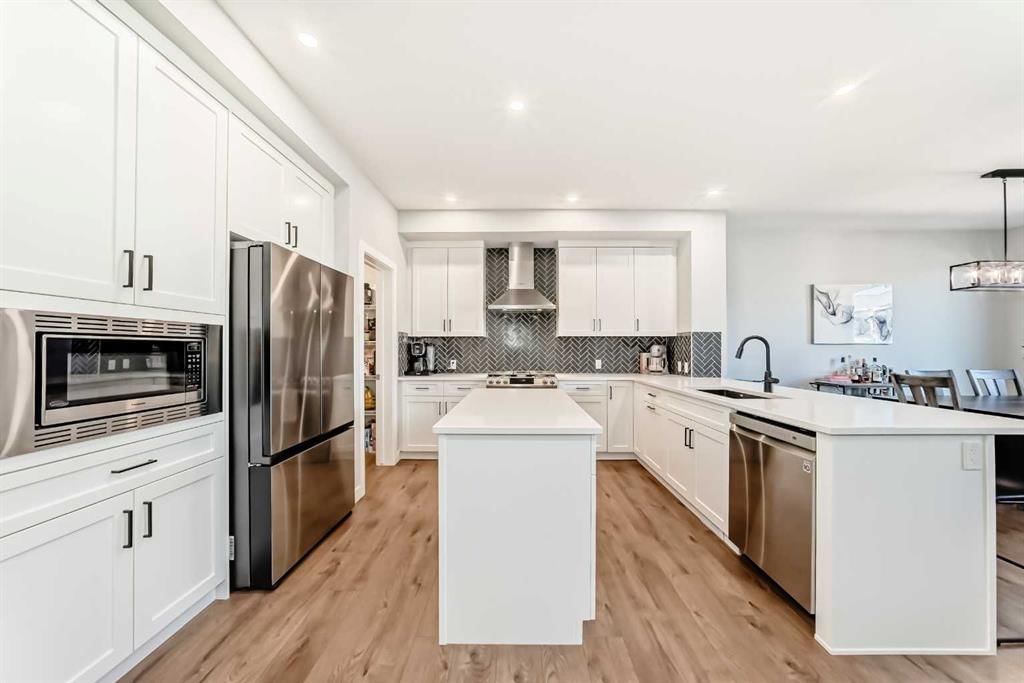32 Creekstone Landing SW, Calgary — photo 4 of 34