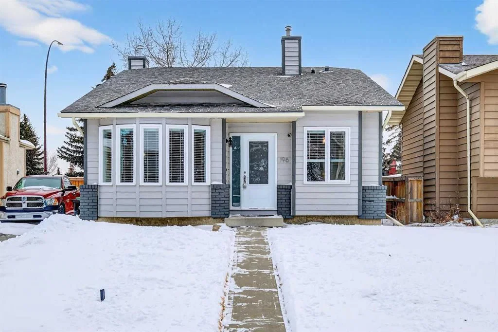196 Deersaxon Circle SE, Calgary — main listing photo
